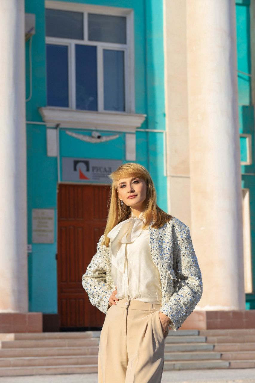 Самара – Краснотурьинск. В школу №17 по программе РУСАЛа пришел новый педагог-филолог