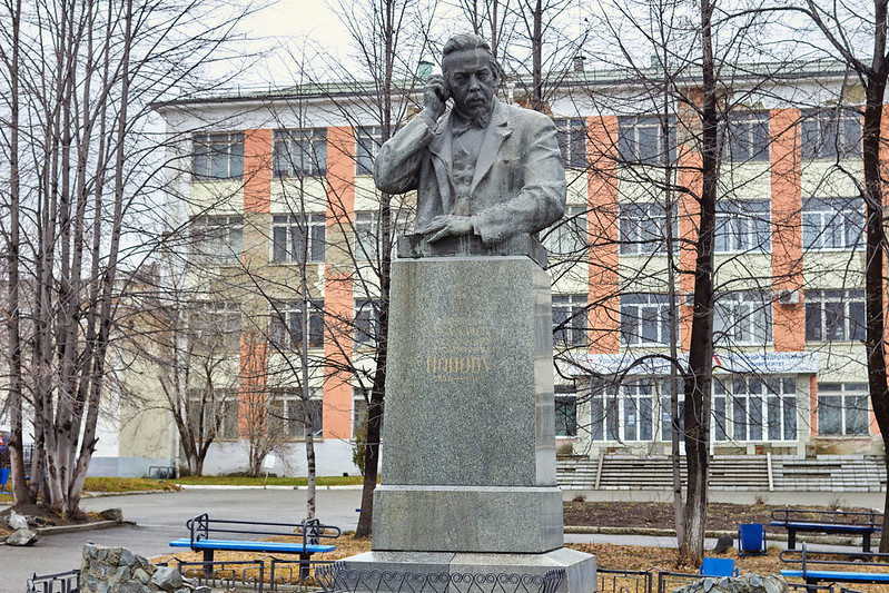 Памятник попову в екатеринбурге фото