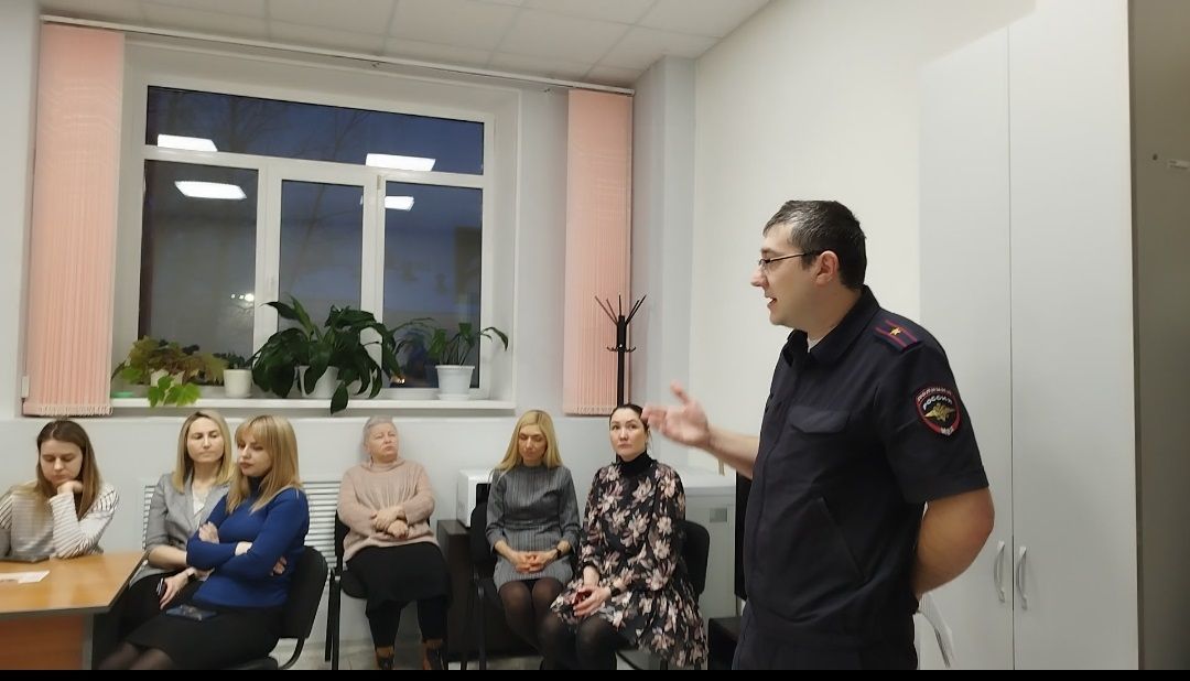 Полицейский рассказал сотрудникам компании "ГАЗЭКС" об уловках мошенников