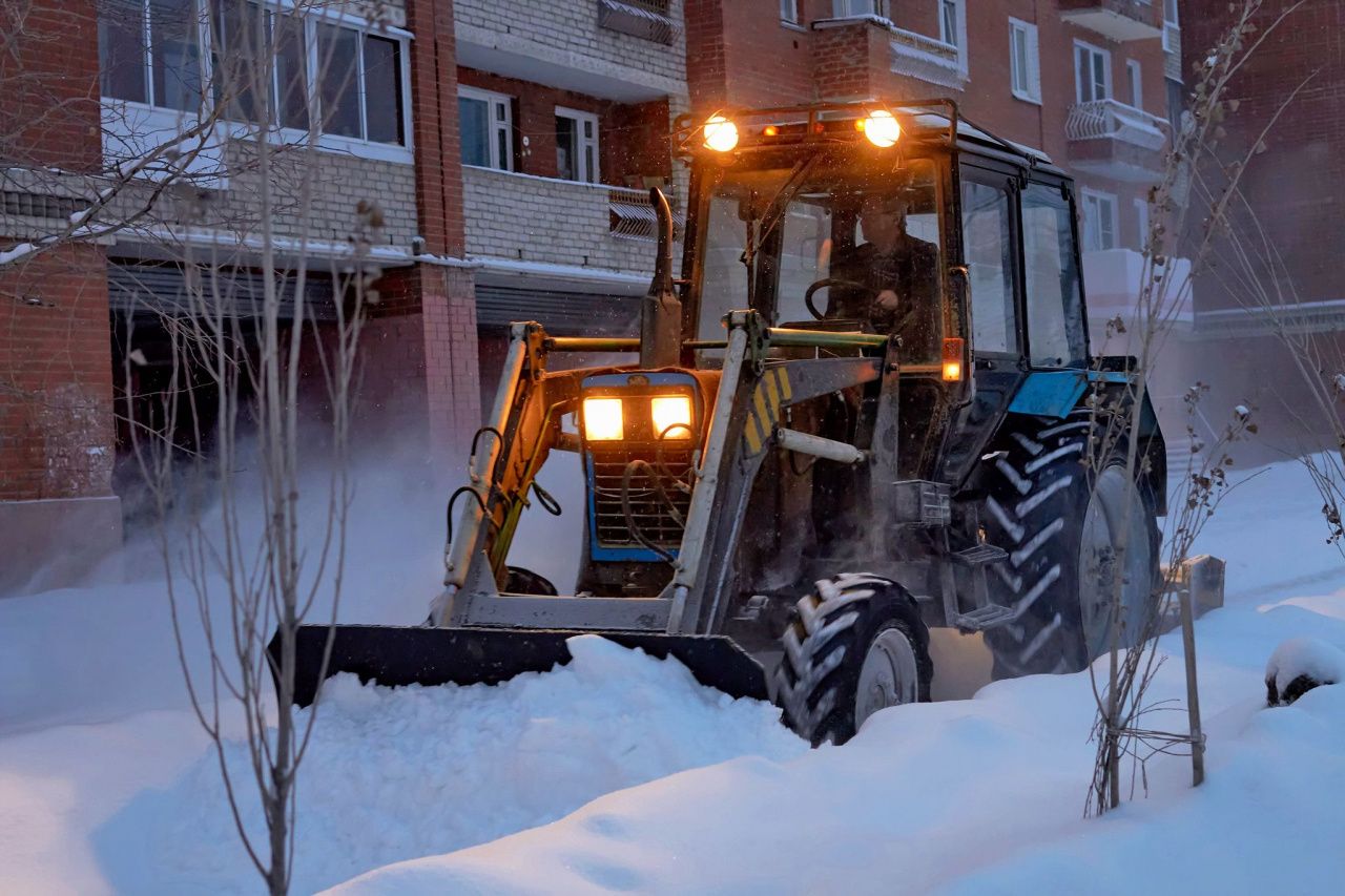 Последствия снегопада в Краснотурьинске будут устранять до позднего вечера