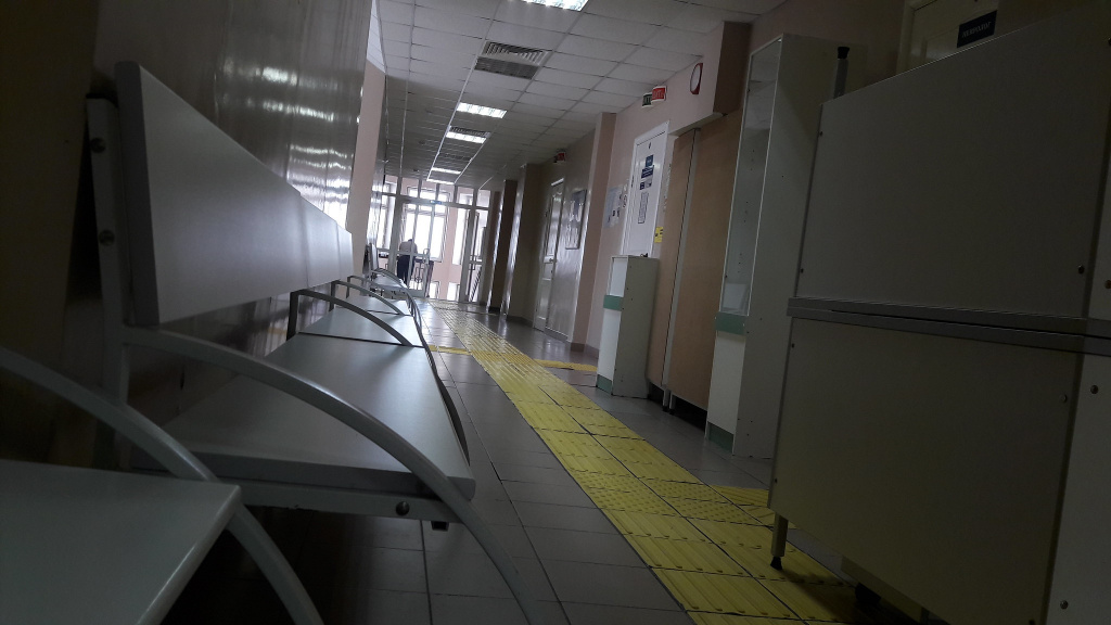 Краснотурьинская прокуратура выясняет, почему пациентка поликлиники добиралась до кабинета флюорографии ползком 