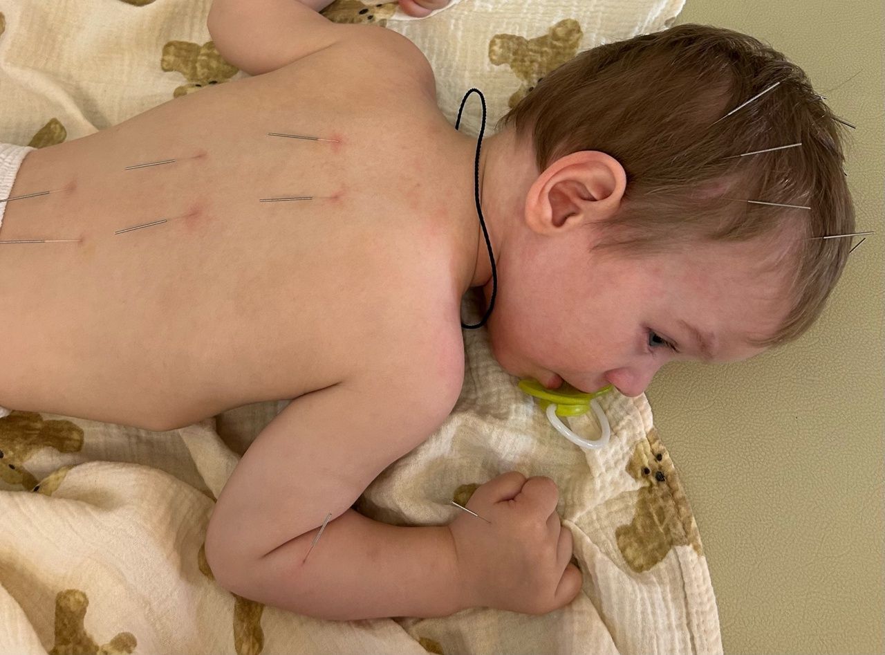 «Заметила положительные изменения в состоянии сына»: Ян Колмаков встретился с китайскими врачами