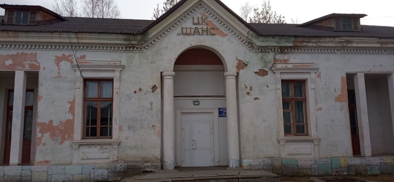 Отремонтируют потолок в танцевальном зале ГДК