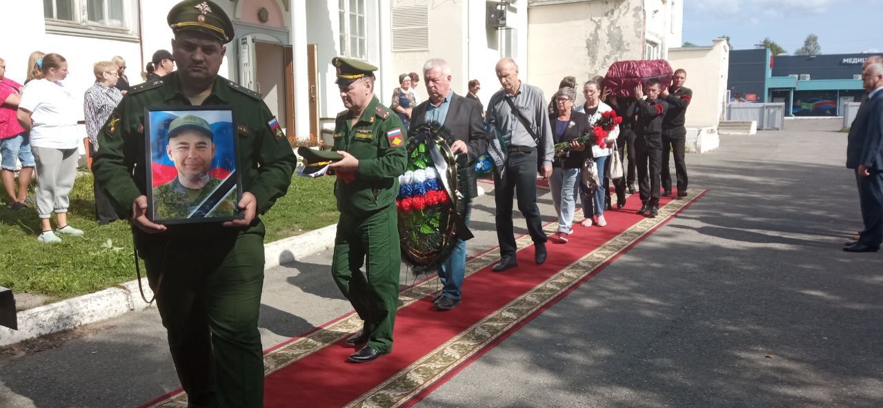 Простились с краснотурьинцем Владиславом Вахламовым, погибшим на СВО