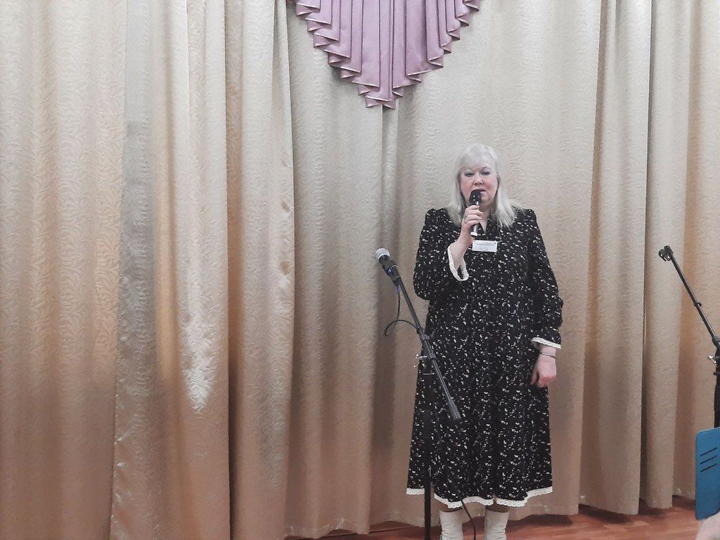 В библиотеке Заречного района прошел творческий вечер поэтессы Елены Камневой