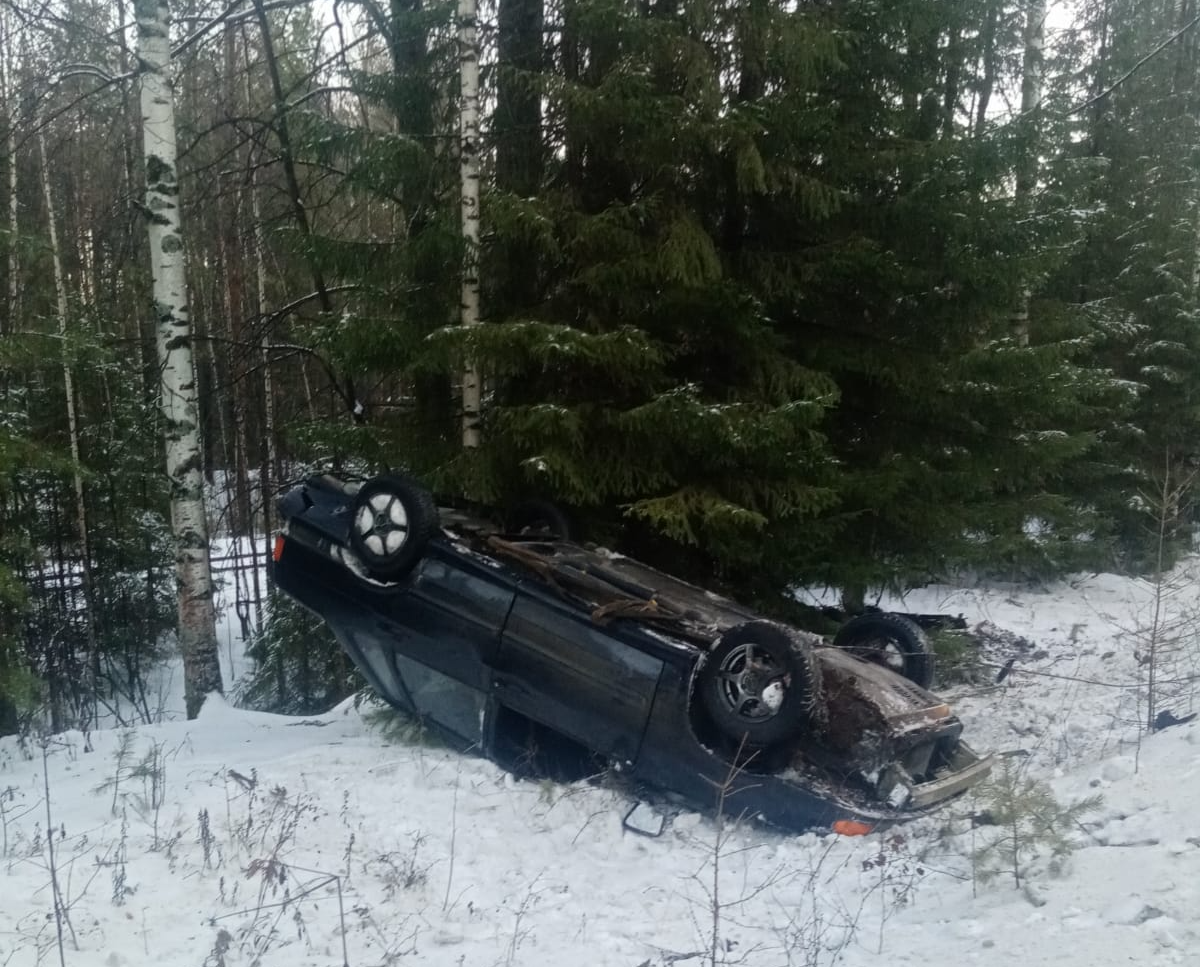 ВАЗ перевернулся на трассе в районе шахты 