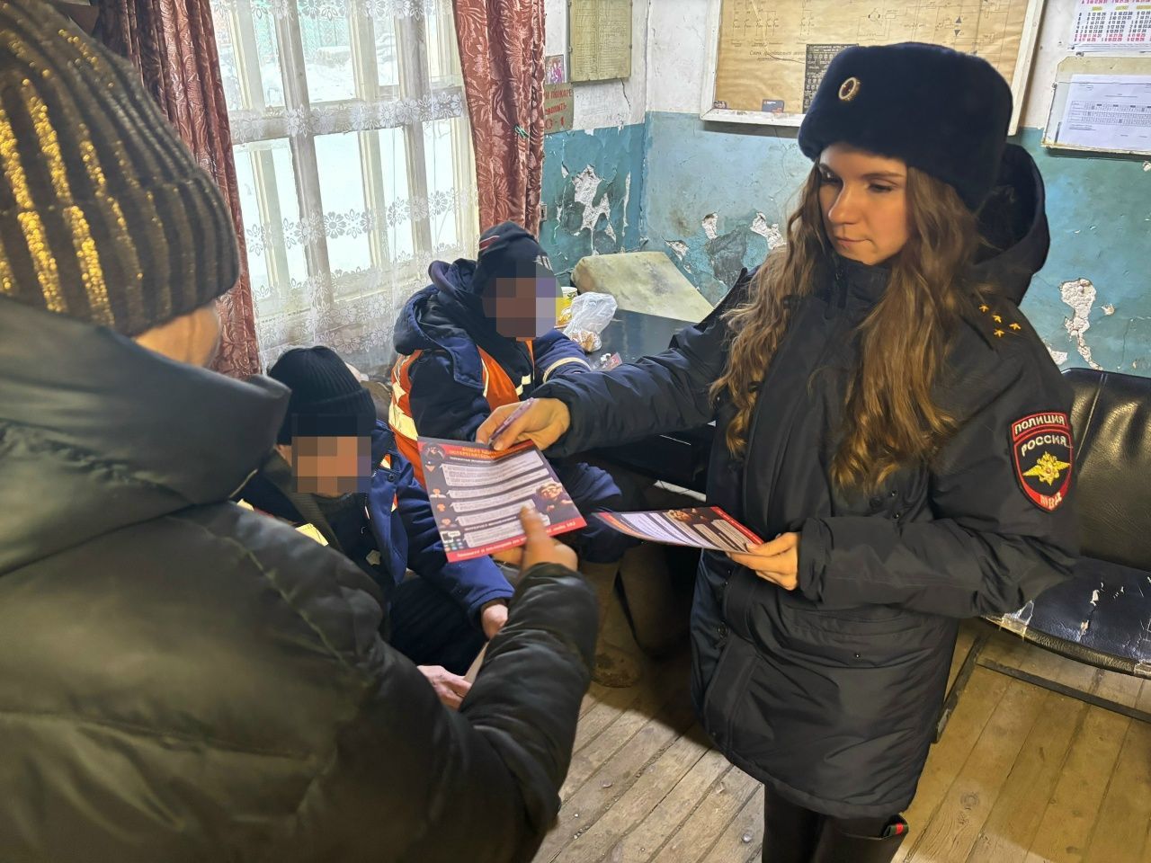 Участковая предупредила сотрудников трамвая о схемах мошенников