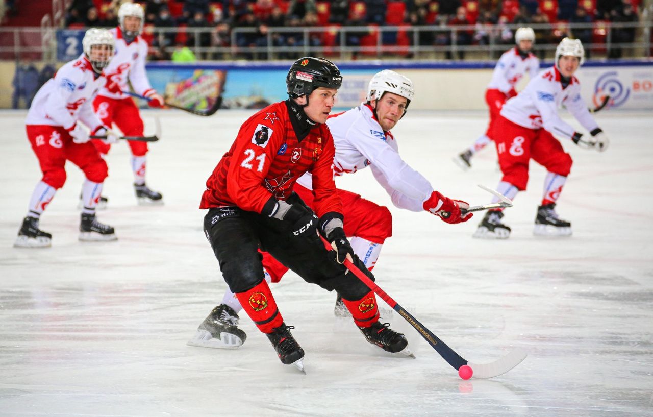 Воспитанник краснотурьинского хоккея стал лучшим полузащитником страны