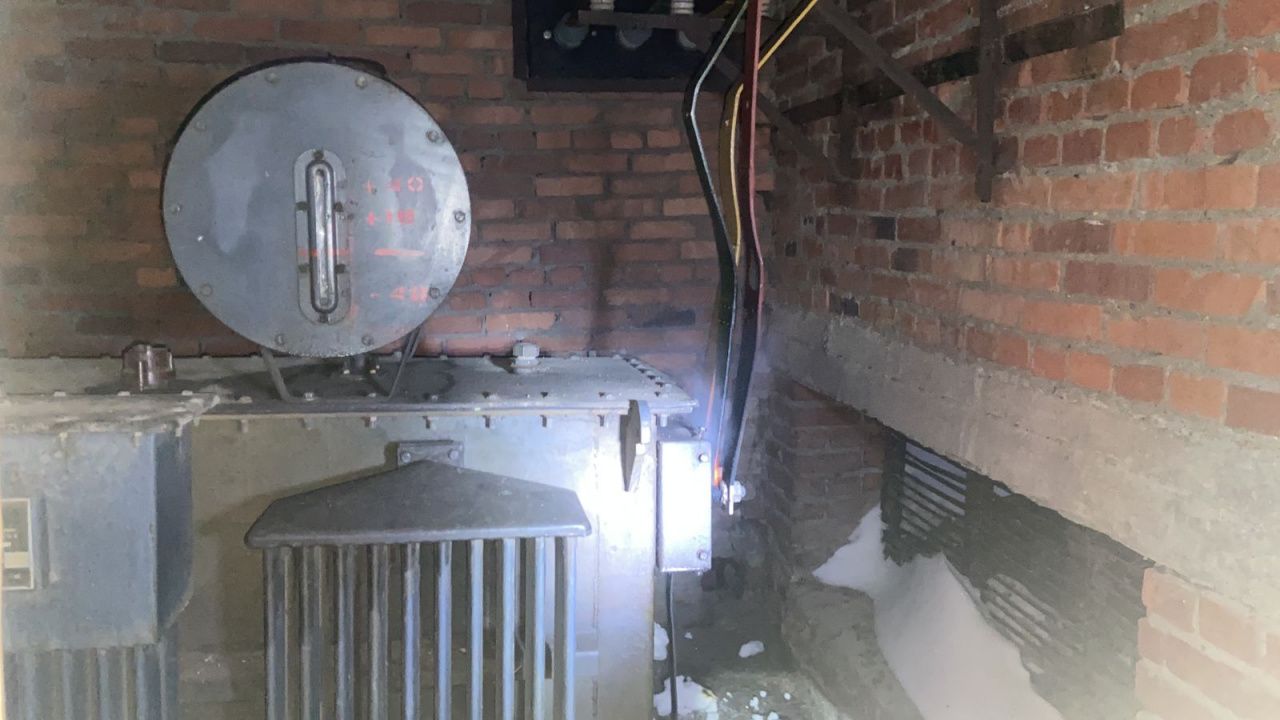 На улице Попова горел трансформатор 