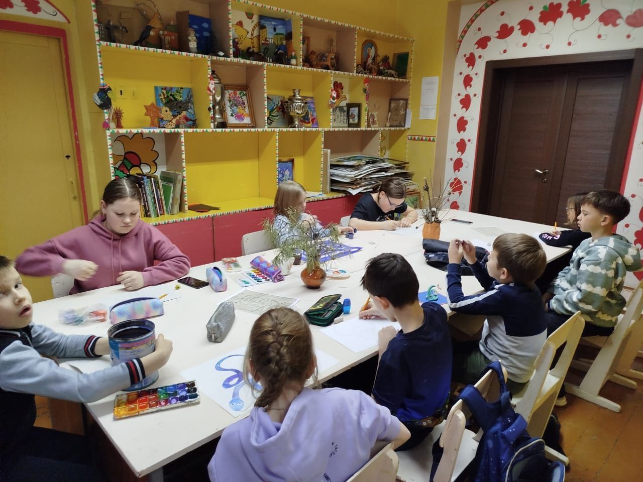 От «грязи» до Вази*: в краснотурьинской изостудии помогают раскрыться юным талантам