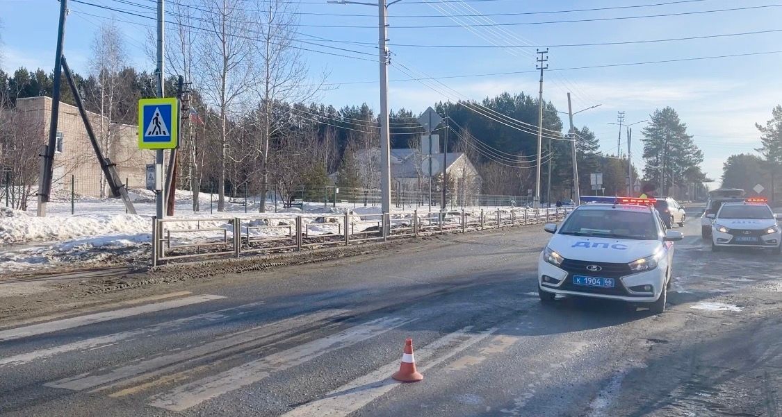 Утром под колеса автомобиля попал школьник