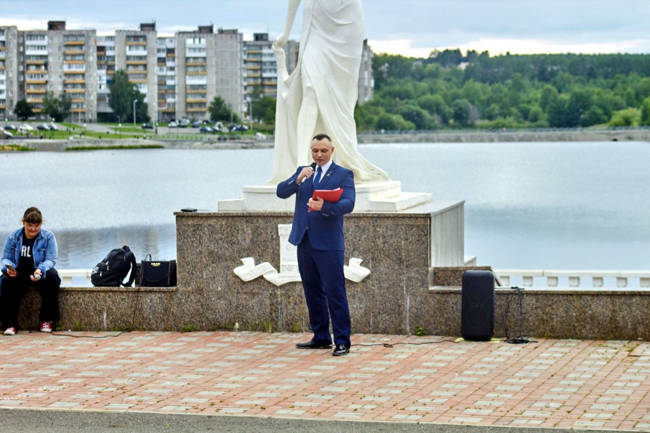 Продолжается сбор средств на печать антологии «Уральские строки»