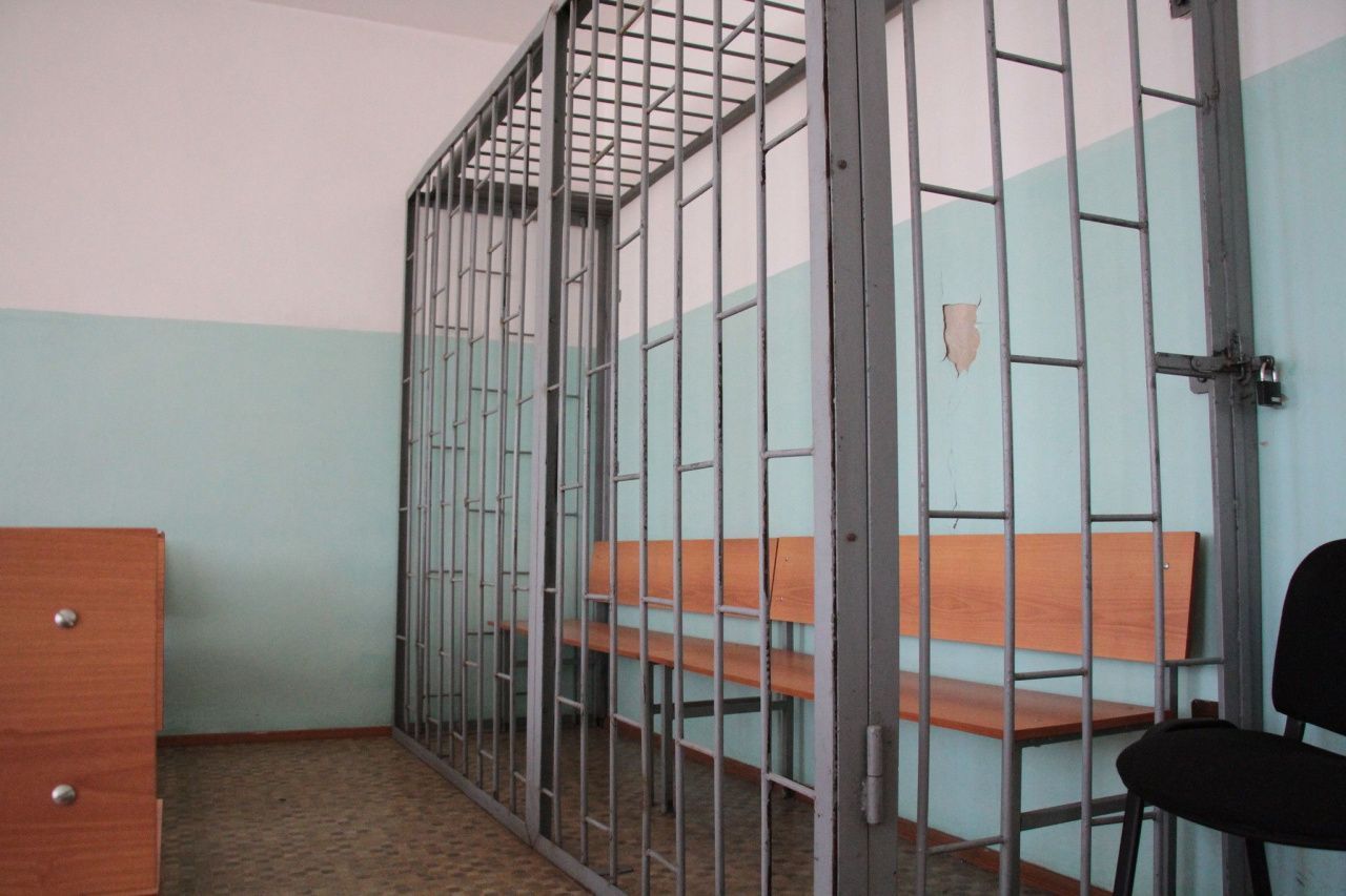 Облсуд оставил под стражей обвиняемого в вымогательстве взятки патологоанатома