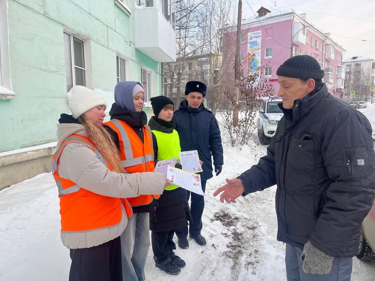 ЮИДовцы вручали письма водителям