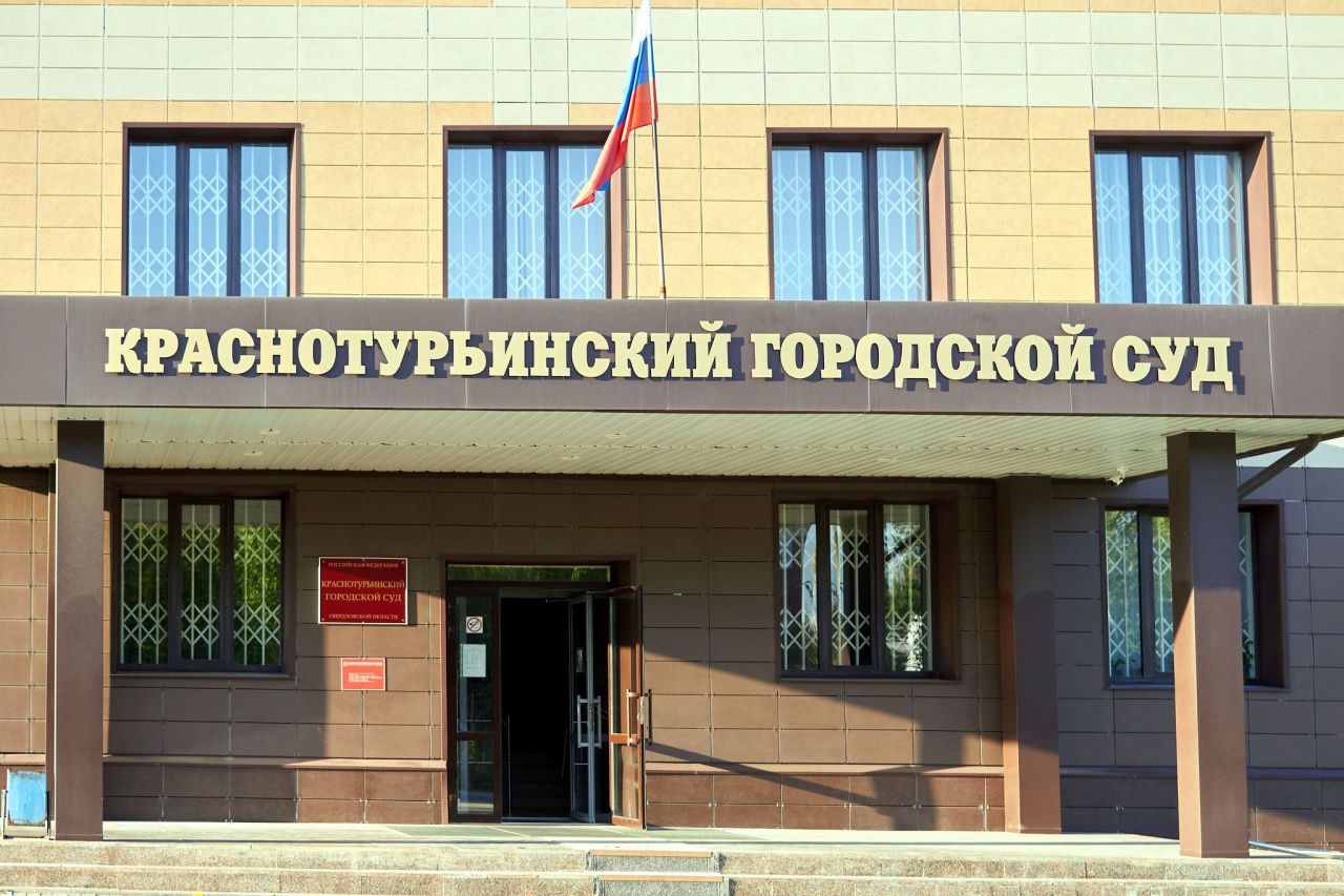 Автовладелец взыскал с управляющей компании более 100 тысяч рублей
