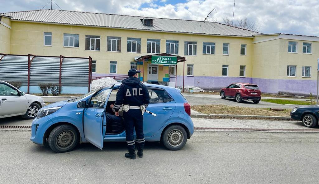 Сотрудники ГИБДД проверили, как водители пристегиваются и перевозят детей