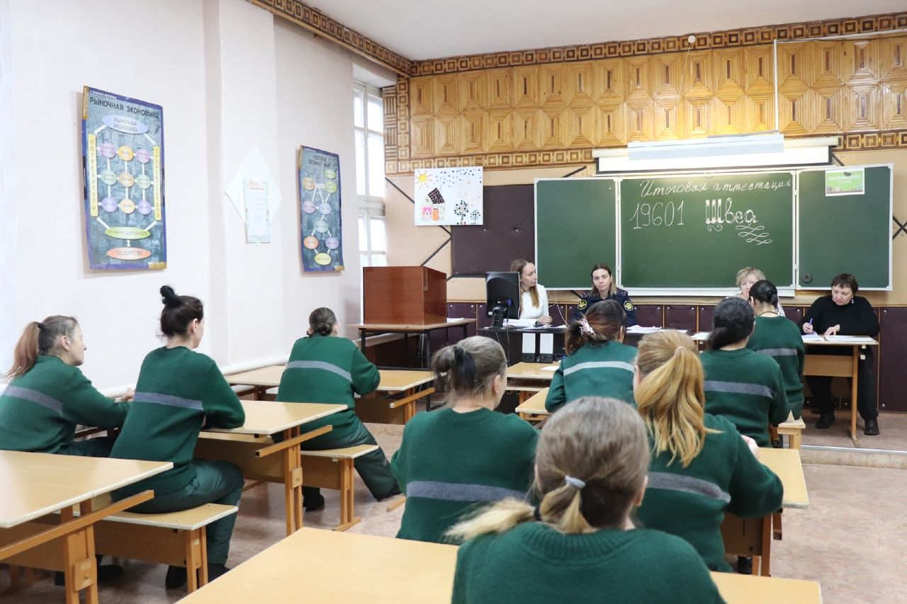 10 осужденных краснотурьинской колонии получили профессию швеи