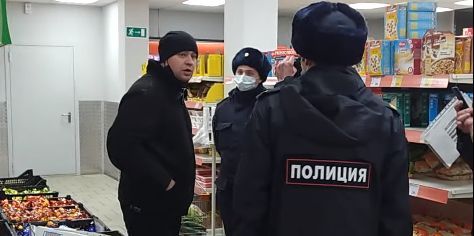 Мужчину, конфликтовавшим с полицией по поводу масочного режима, наказали предупреждением. Он признал вину