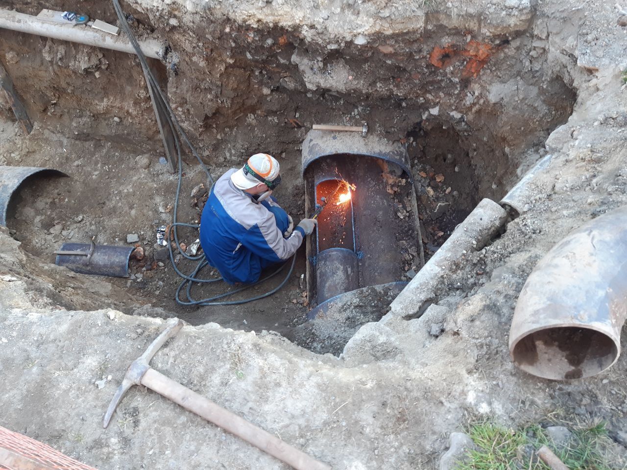 Заречный район - снова без горячей воды. На этот раз из-за утечки