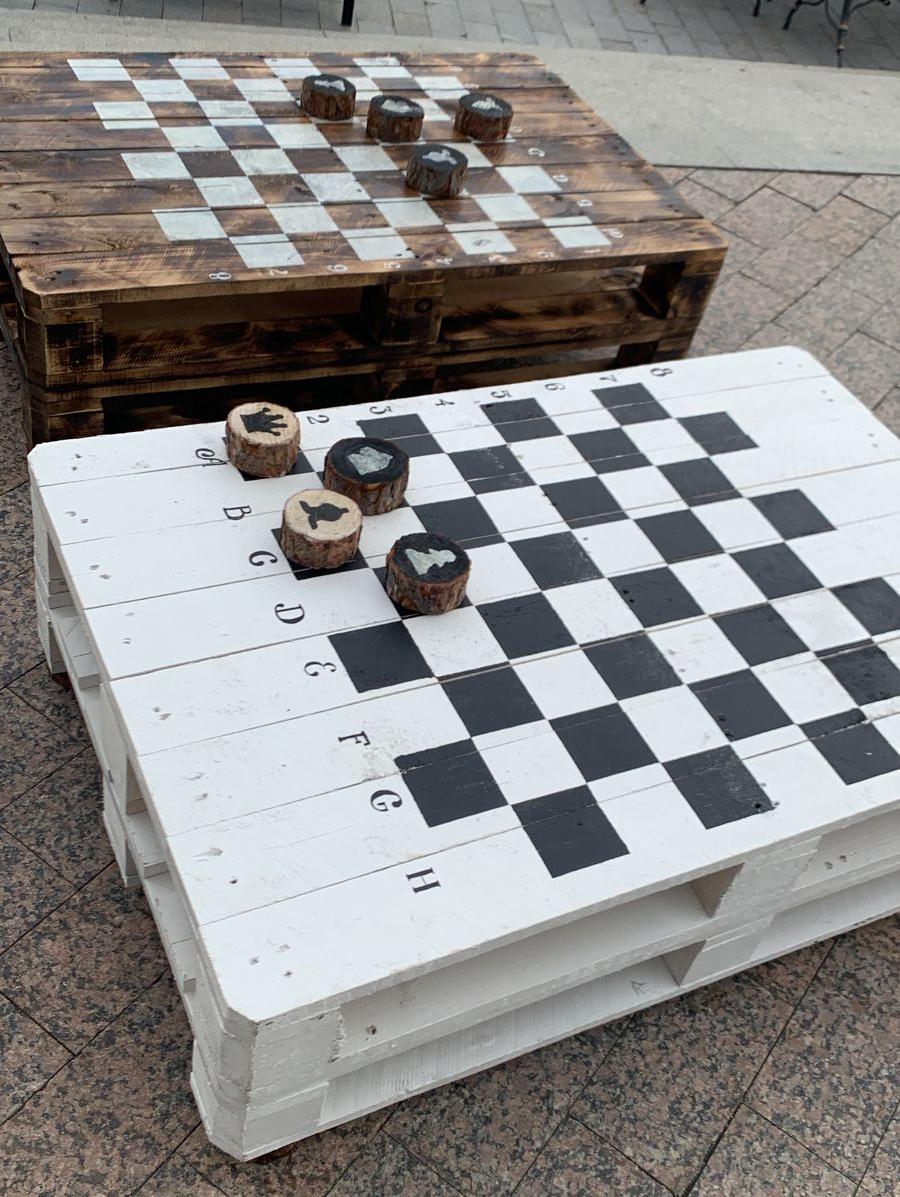 Краснотурьинская колония представит на ярмарке шахматы из поддонов и мебель