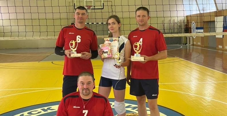 Команда газовиков выиграла волейбольный турнир среди смешанных команд  