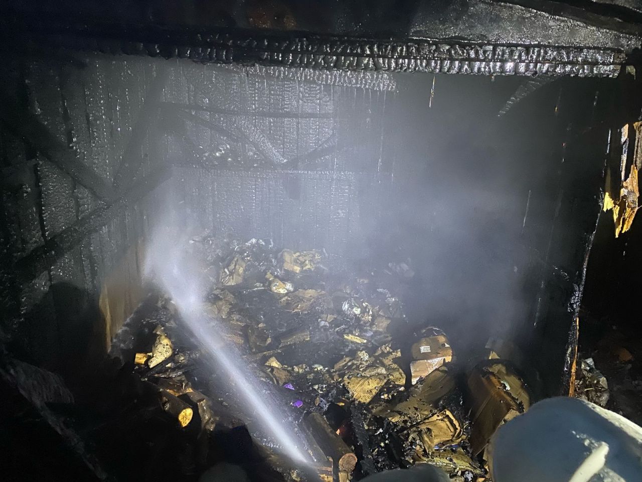 На улице Металлургов горел сарай