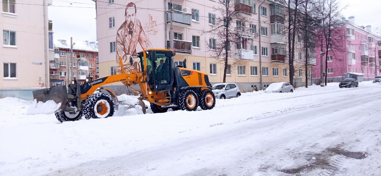 Мэрия: коммунальные службы активно устраняют последствия снегопада