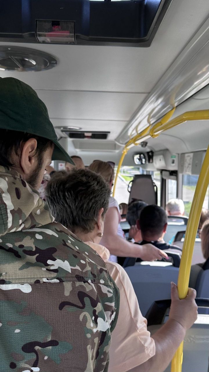 Пассажиры пожаловались на сломавшийся автобус сотого маршрута