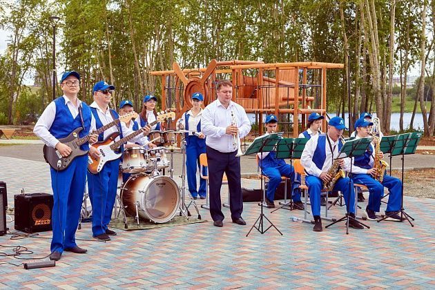 Оркестру духовой и эстрадной музыки ДК БАЗа 70 лет!