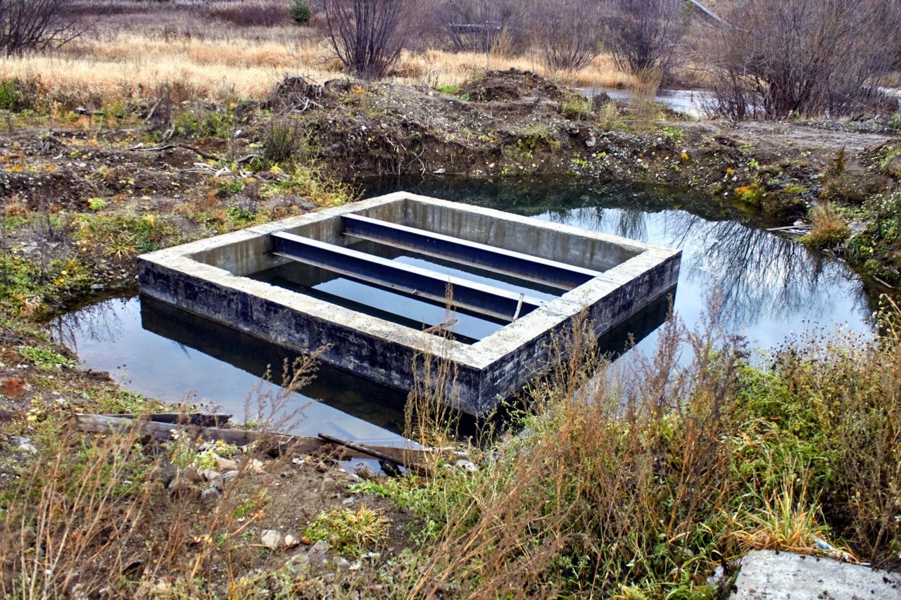 Горожанка переживает из-за котлована за Домом спорта: «И не заметишь, как скатился в воду»