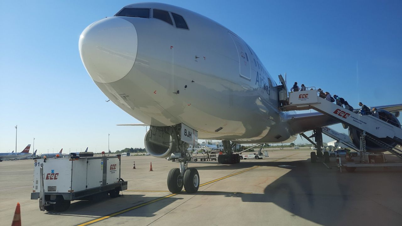 Рассказываем о том, как правильно летать на самолете подростку без взрослых