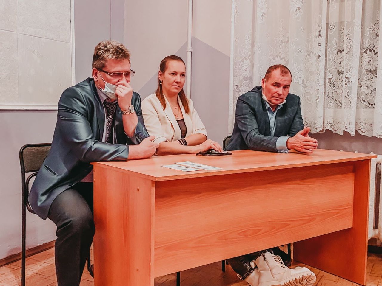 В молодежном центре "Ровесник" прошла встреча с депутатами Думы "100 вопросов депутату"