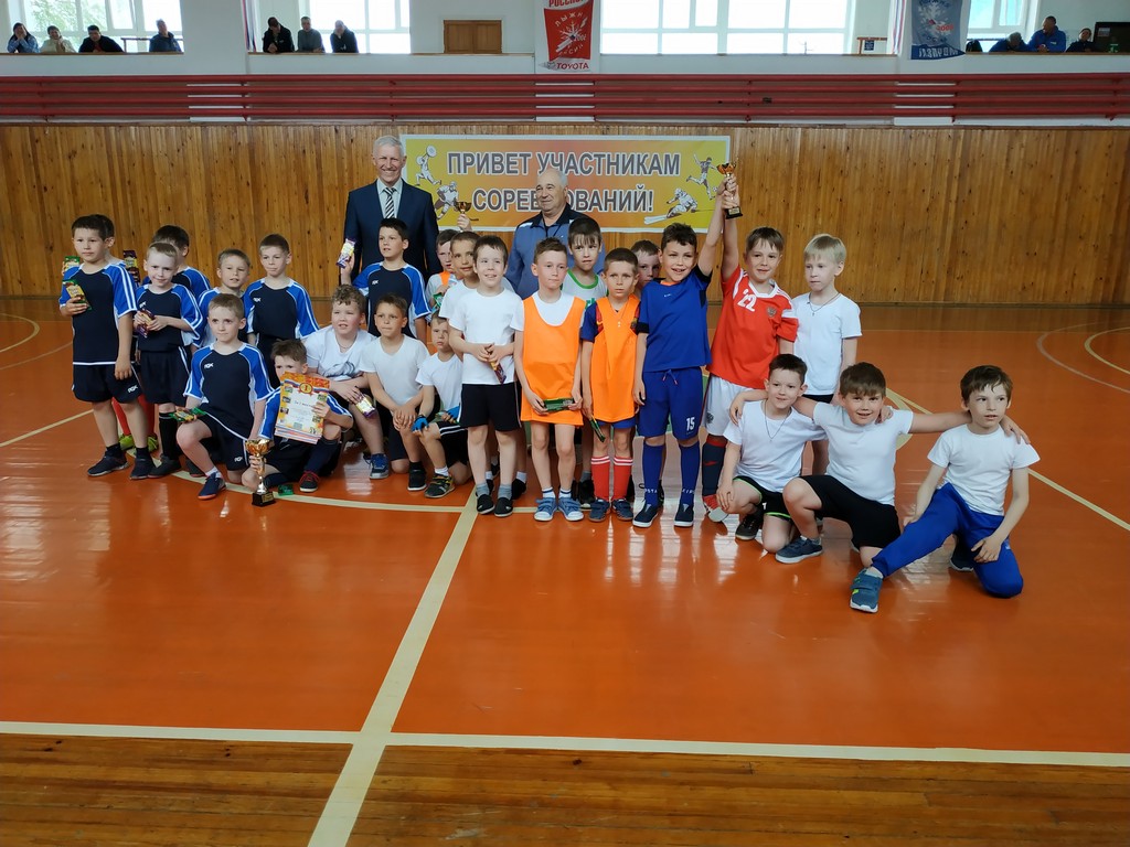 Победителями городского турнира по мини-футболу стали первоклассники школы № 17