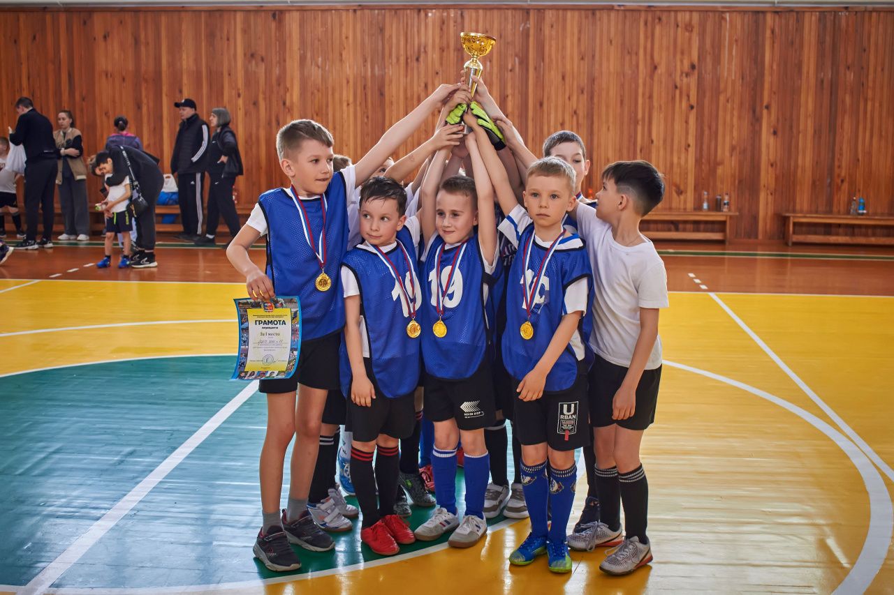 Ученики школы №19 выиграли первенство первоклассников по мини-футболу