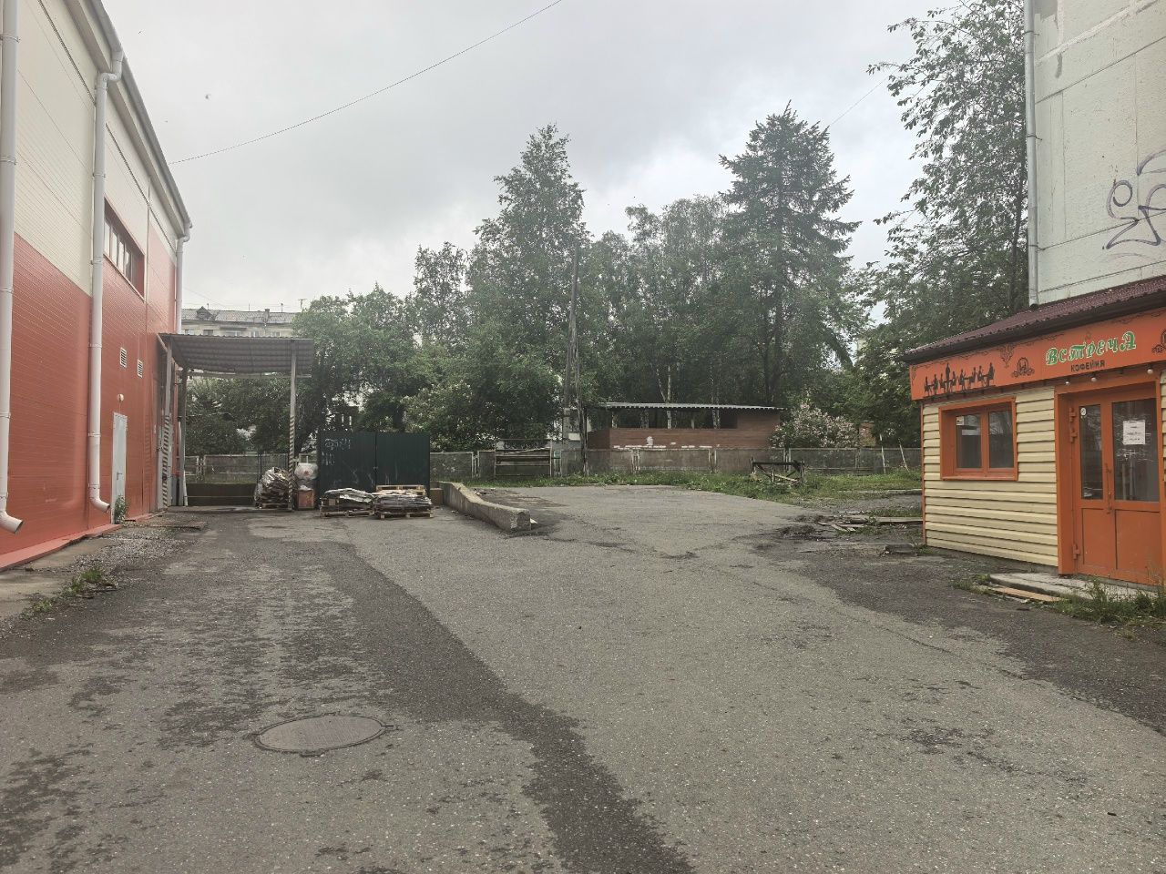 В Краснотурьинске «сдуло» мини-рынок