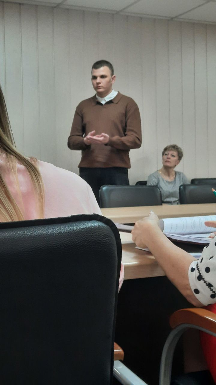 «Нормальный парень, лыжами занимается». Избрали представителя в молодежный парламент области