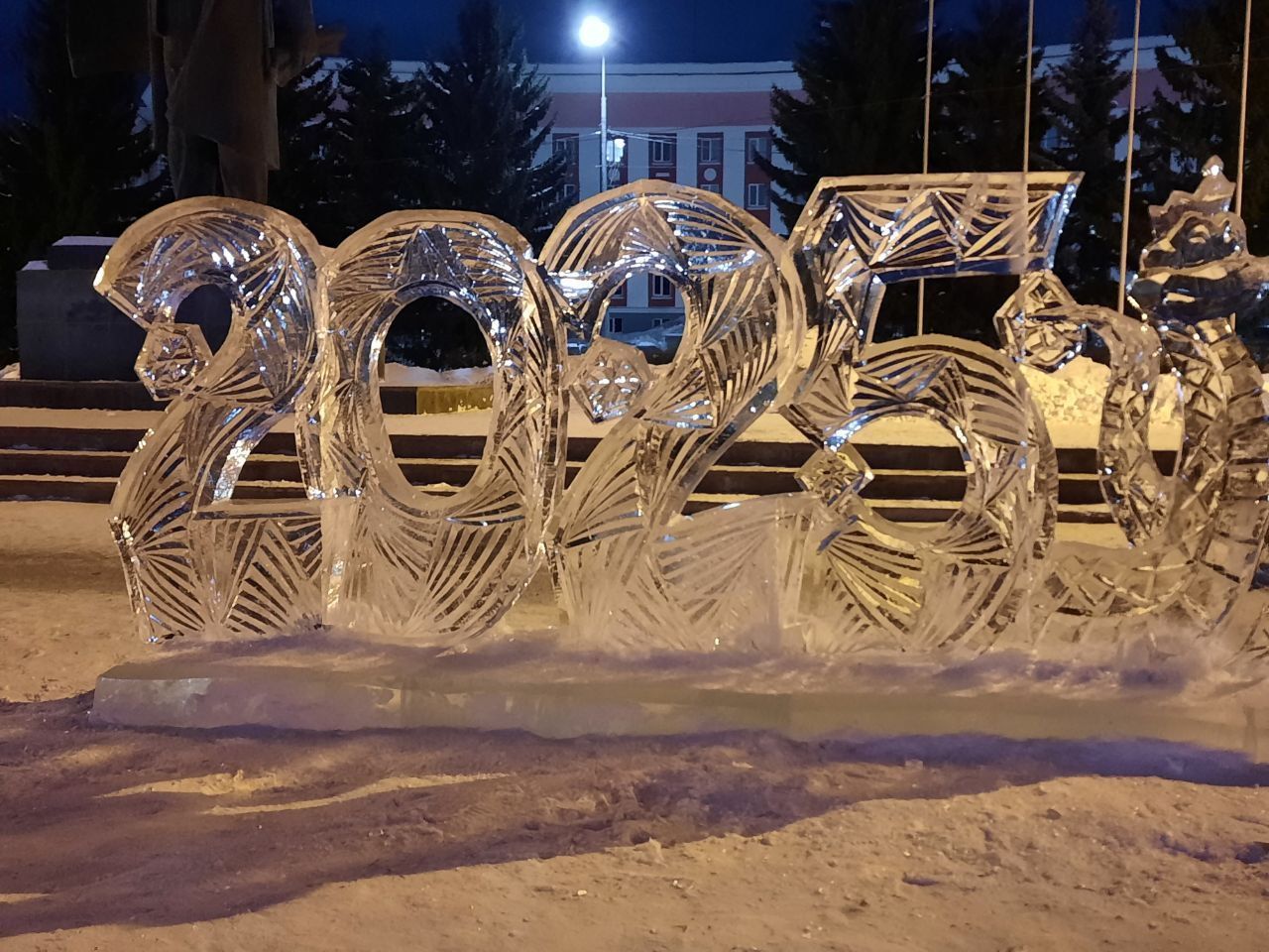 В Краснотурьинске открыли новогодний городок