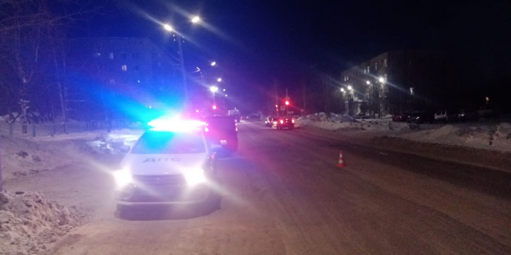 У школы №1 сбили повара. Она переходила дорогу в неположенном месте ...