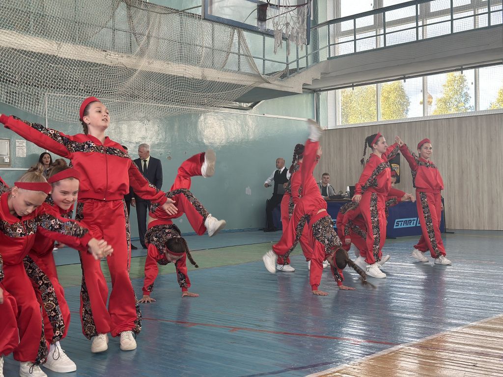 Энергичные танцы подогрели зрителей. Фото: Мария Шевнина, «Вечерний Краснотурьинск». 