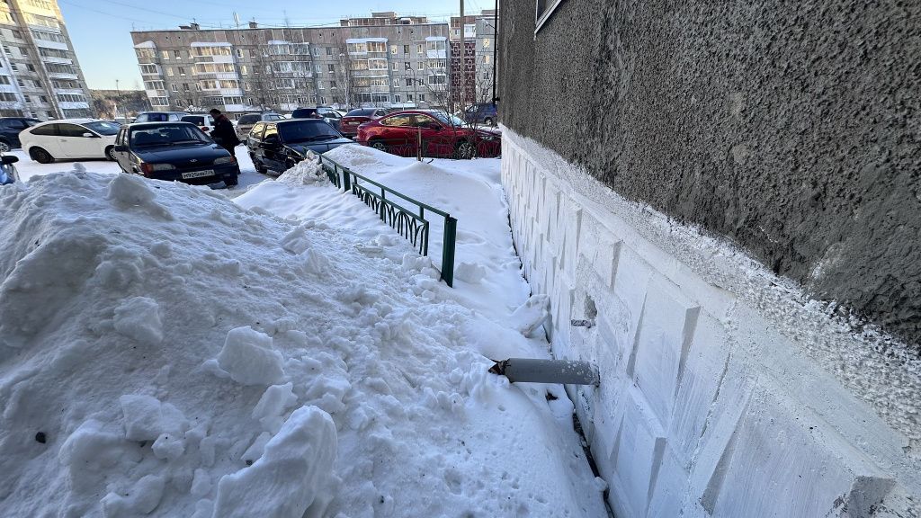 Любовь опасается, что после оттайки будет гололед. Фото: Мария Шевнина, «Вечерний Краснотурьинск»