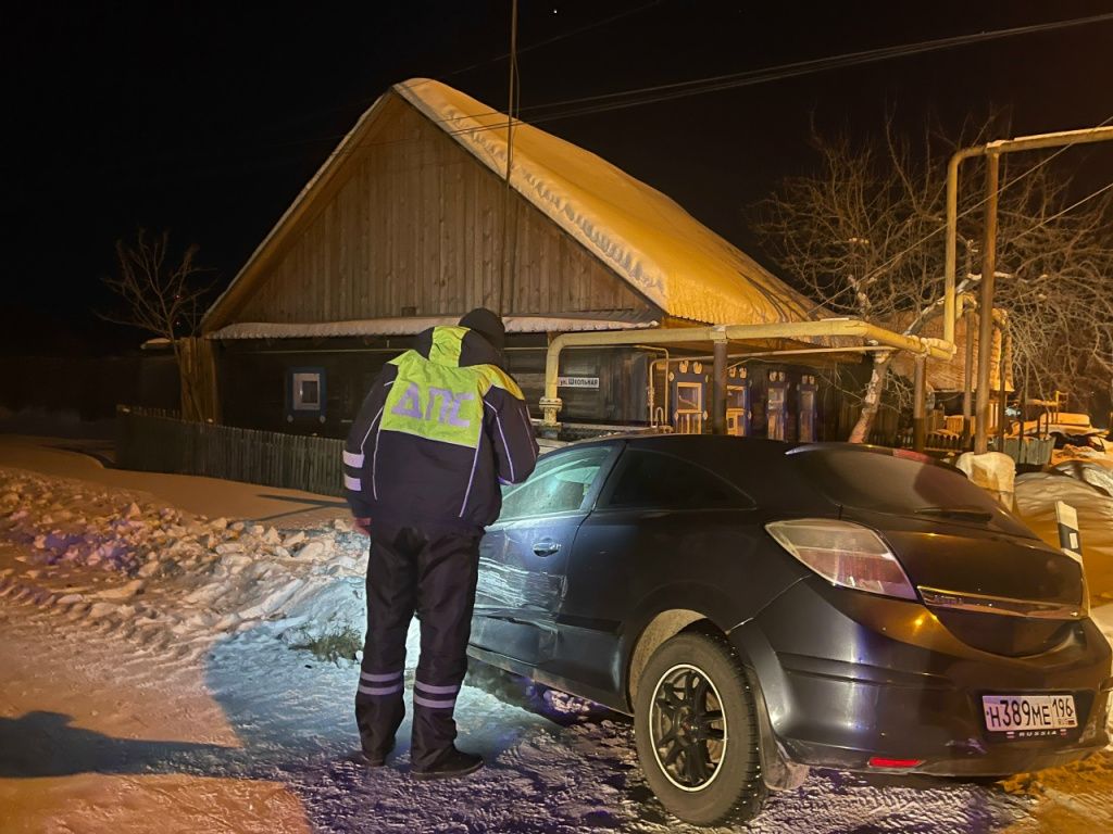 В Краснотурьинске на перекрёстке столкнулись два автомобиля, в одном из которых был младенец. Фото: Госавтоинспекция