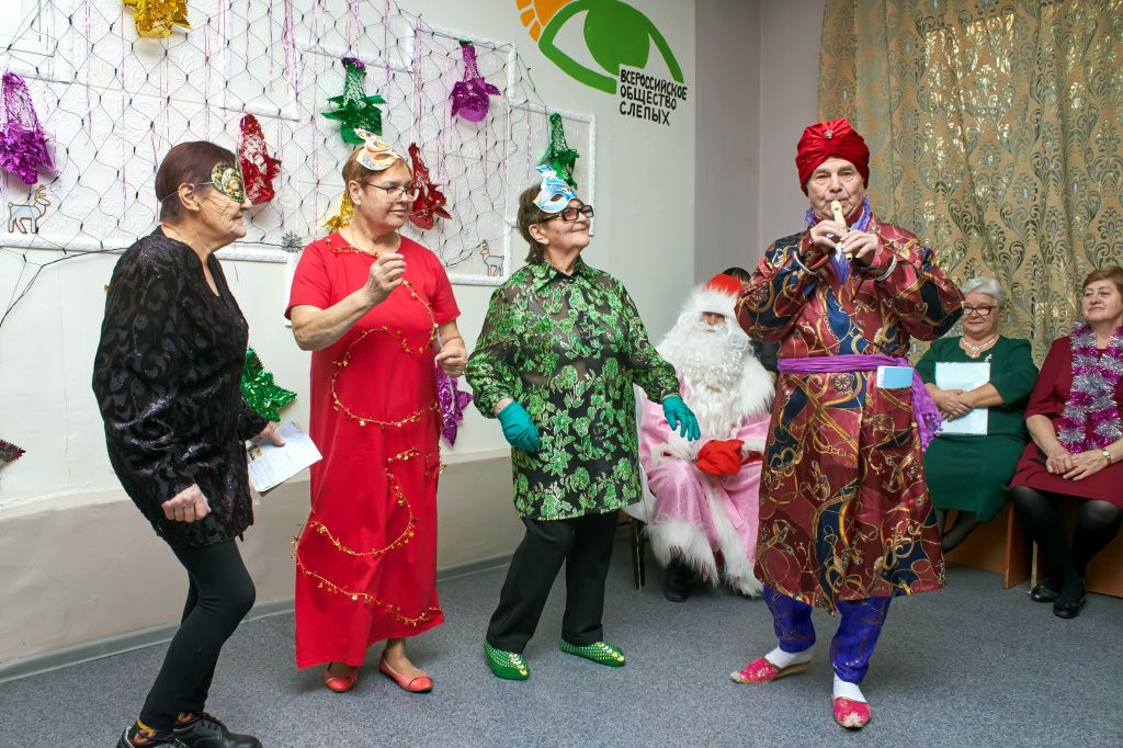 Выступление актеров театра "Экспромт". Фото: Вадим Аминов, "Вечерний Краснотурьинск". 