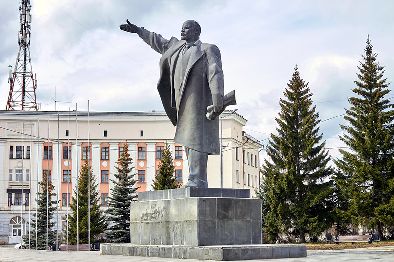 Памятник Ленину на центральной городской площади – самый большой в Краснотурьинске. Фото: Вадим Аминов, «Вечерний Краснотурьинск» 