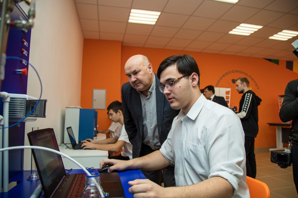 В 2025 году по проекту «Профессионалитет» завершат обучение 350 тысяч студентов среднего профобразования, более 250 из них – выпускники из Краснотурьинска. Фото: Евгения Ягина