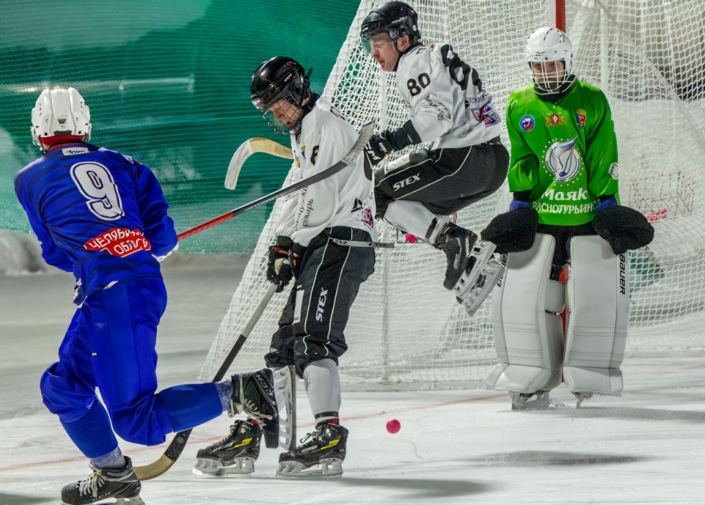 Встреча закончилась со счетом 7:4 в пользу "Маяка". Фото: Александр Павлюк