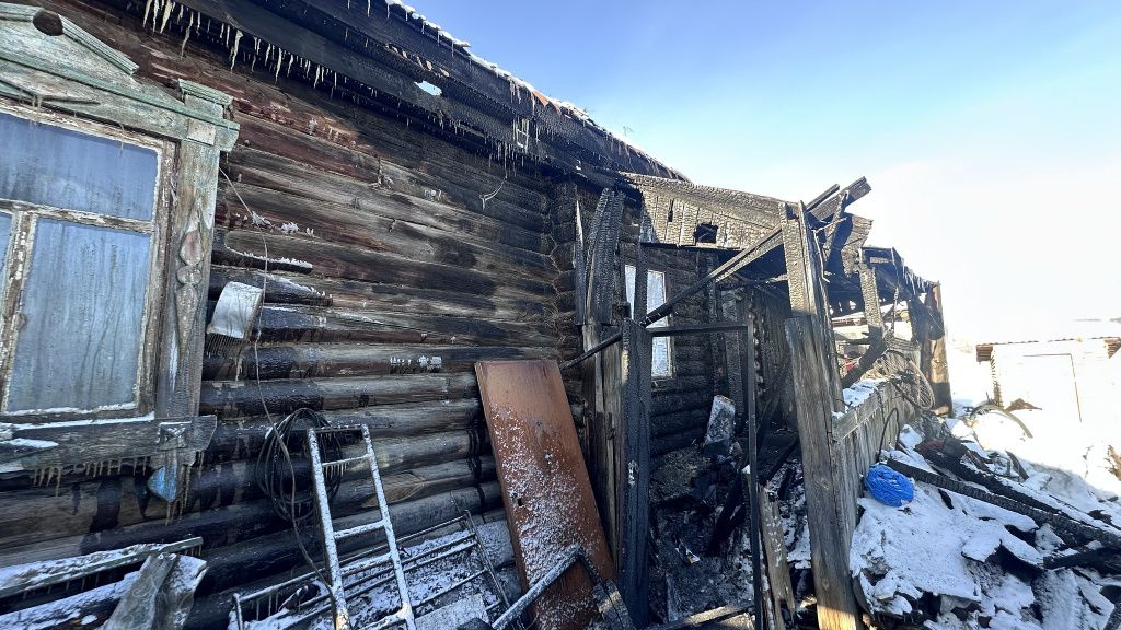 «Со стороны не видно, как сильно всё сгорело», — говорит Екатерина Дрягина. Фото: Мария Шевнина, «Вечерний Краснотурьинск»