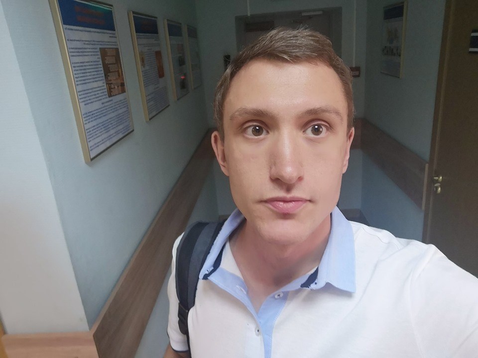 «Человек, стоявший с плакатом «Милосердие – это то, к чему мы призываем», выходивший на улицу за свободу Олега Сенцова, украинских моряков, «Нового величия», «Сети», всех политзаключенных, всех униженных и оскорбленных…» – пишет о Котове Мария Чупринская. Фото: личная страница Константина Котова / Facebook «Человек, стоявший с плакатом «Милосердие – это то, к чему мы призываем», выходивший на улицу за свободу Олега Сенцова, украинских моряков, «Нового величия», «Сети», всех политзаключенных, всех униженных и оскорбленных…» – пишет о Котове Мария Чупринская. Фото: личная страница Константина Котова / Facebook