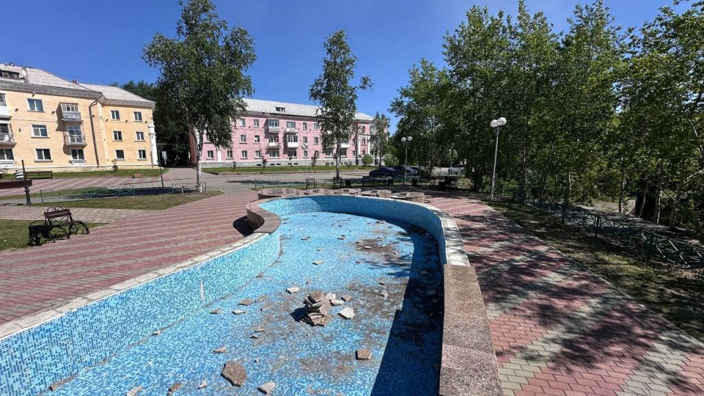 Фонтан на набережной не работает. Фото: Мария Шевнина, «Вечерний Краснотурьинск»