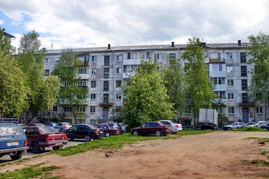 Ранее мы неоднократно писали, что вопрос парковки автомобилей во дворах волнует многих краснотурьинцев. Фото: Вадим Аминов, архив "Вечернего Краснотурьинска"