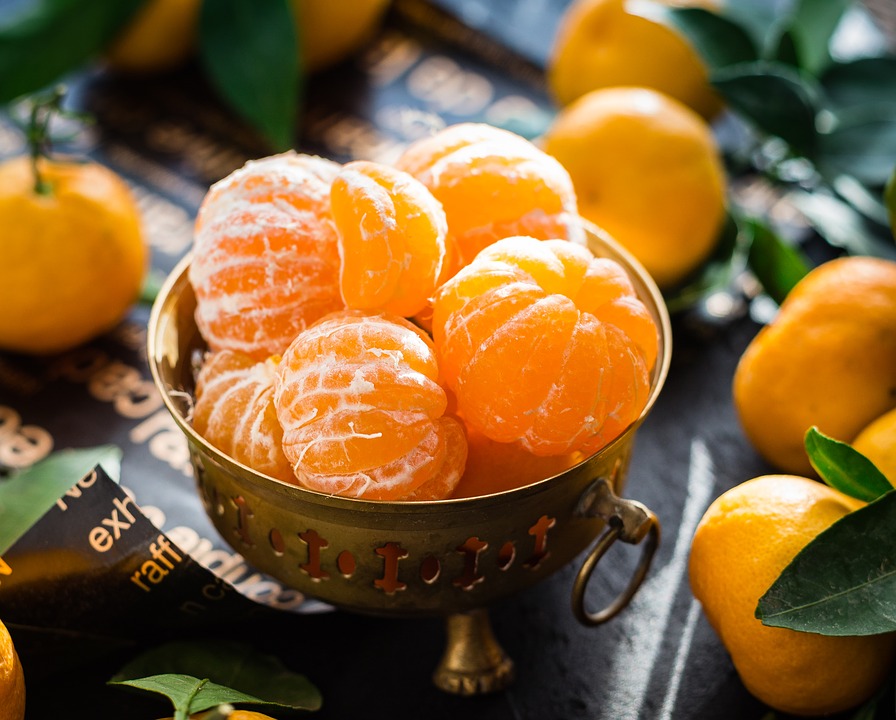 Сегодня мандарин легко превратить в семейный оберег на целый год. Фото: pixabay.com